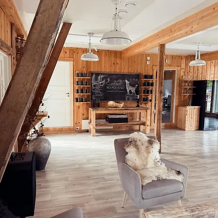 Lodge Holmen Husky