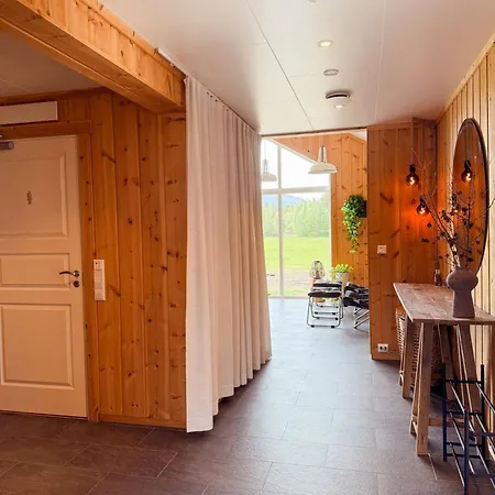 Lodge Holmen Husky Alta