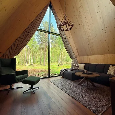 Holmen Husky Lodge *