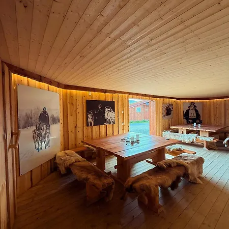 Hytte Holmen Husky *