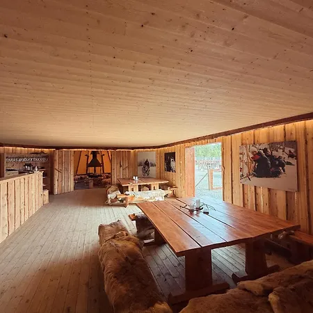 霍尔曼赫斯基山林小屋