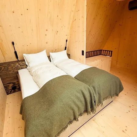 Holmen Husky Lodge *