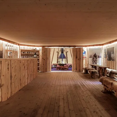 Holmen Husky Lodge *