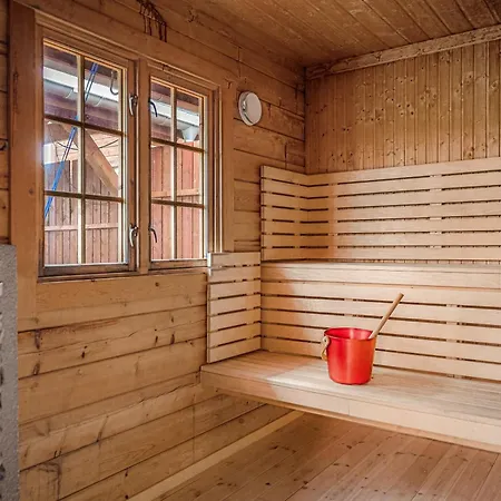 Holmen Husky Lodge