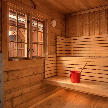 Lodge Forest Suites By Holmen Husky *