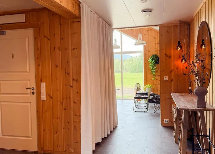 Lodge Holmen Husky Alta